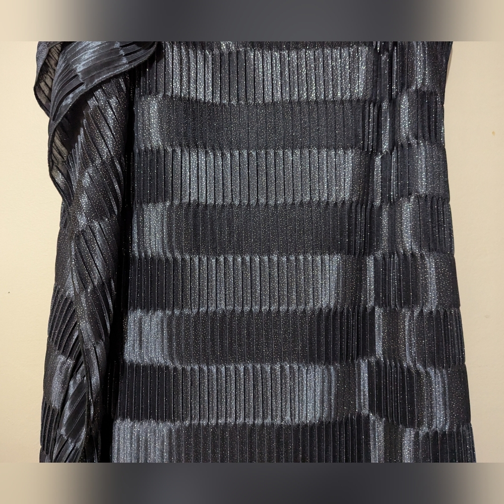 Le Chateau Stunning Asymmetrical Dress Texture Shimmery Size XL New - Picture 5 of 16